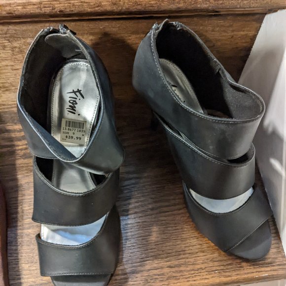 3 pairs of size 9 women sandals - all new ! - Picture 4 of 5